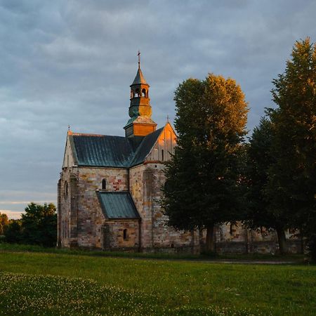 Hotel Podklasztorze Сулеюв Екстериор снимка