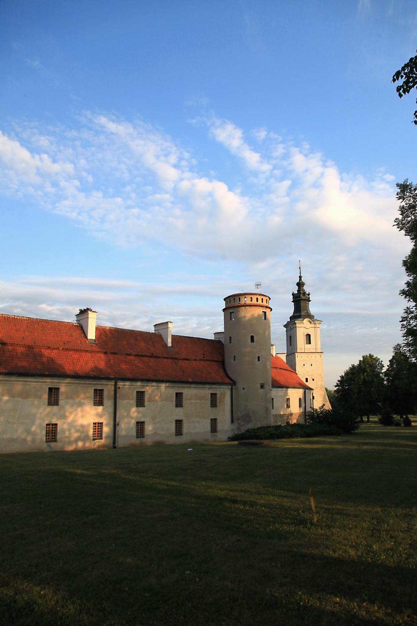 Hotel Podklasztorze Сулеюв Екстериор снимка