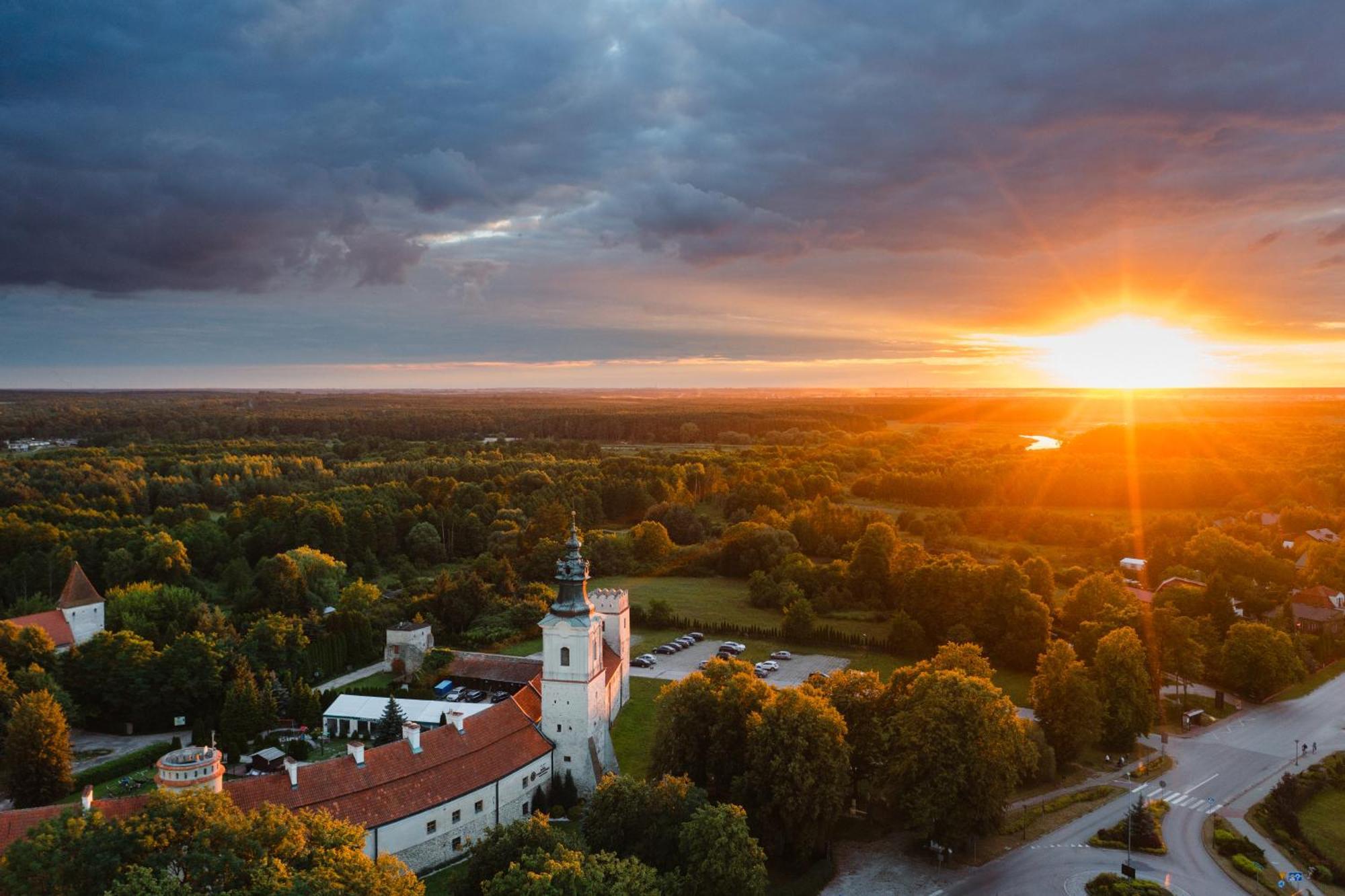 Hotel Podklasztorze Сулеюв Екстериор снимка