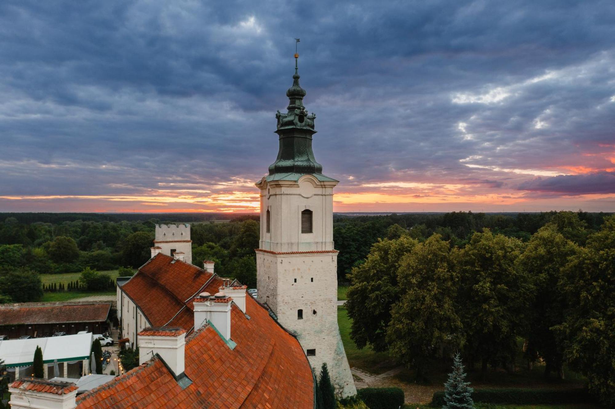 Hotel Podklasztorze Сулеюв Екстериор снимка