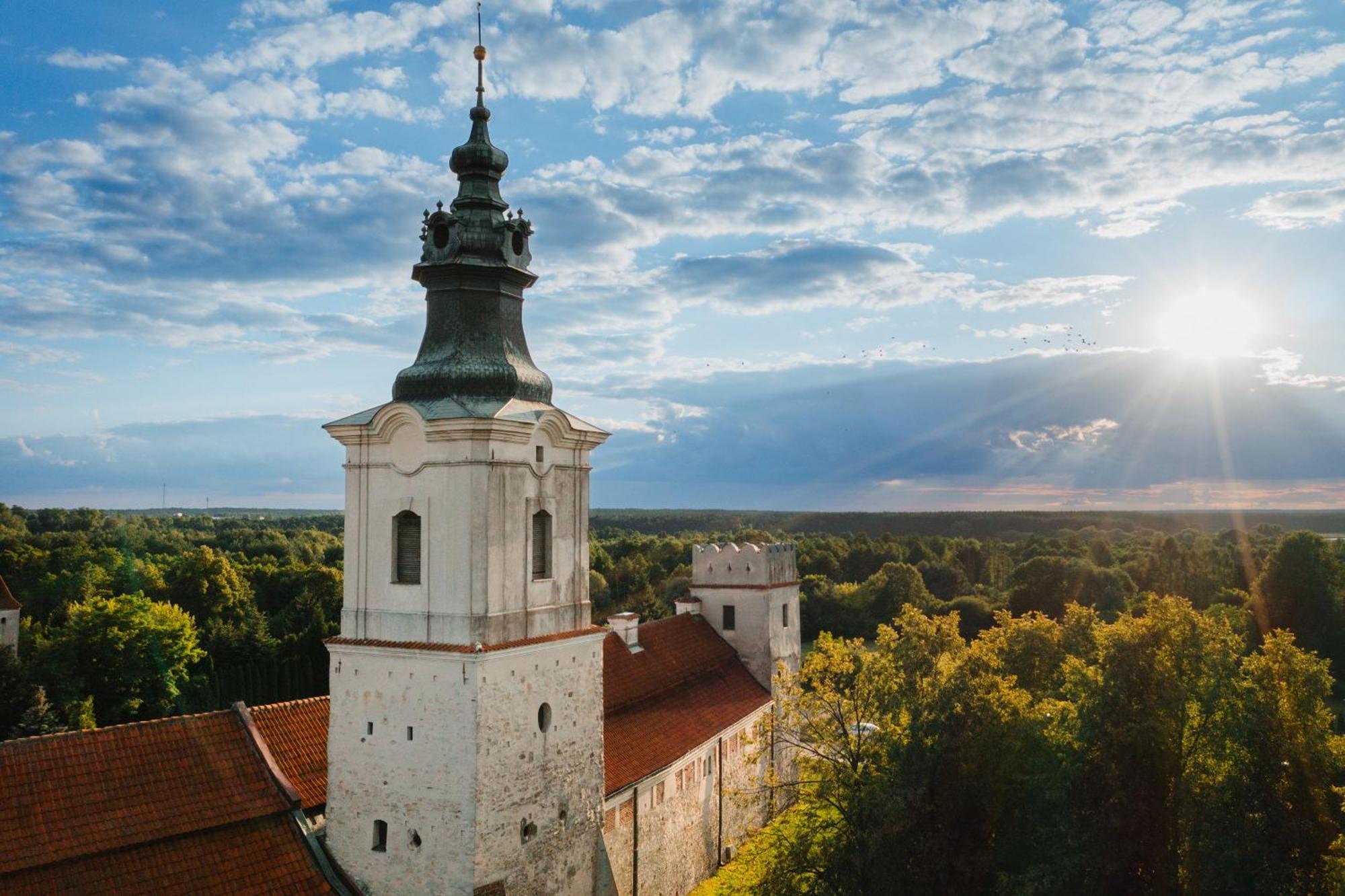 Hotel Podklasztorze Сулеюв Екстериор снимка
