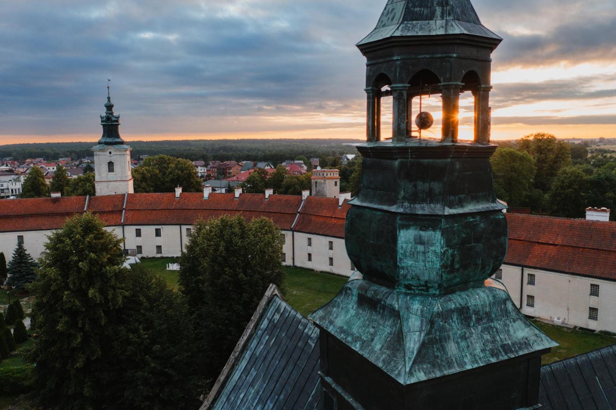Hotel Podklasztorze Сулеюв Екстериор снимка