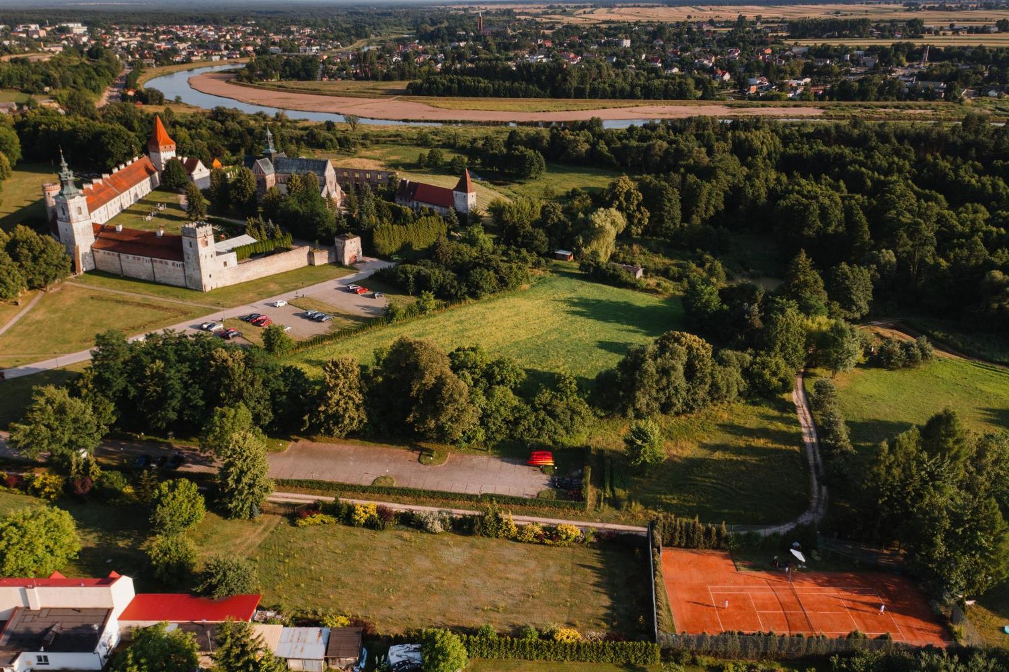 Hotel Podklasztorze Сулеюв Екстериор снимка